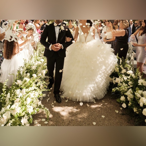 Gorgeous BRIDAL DRESS + VEIL & petticoat included (cleaned & preserved) - Picture 5 of 5